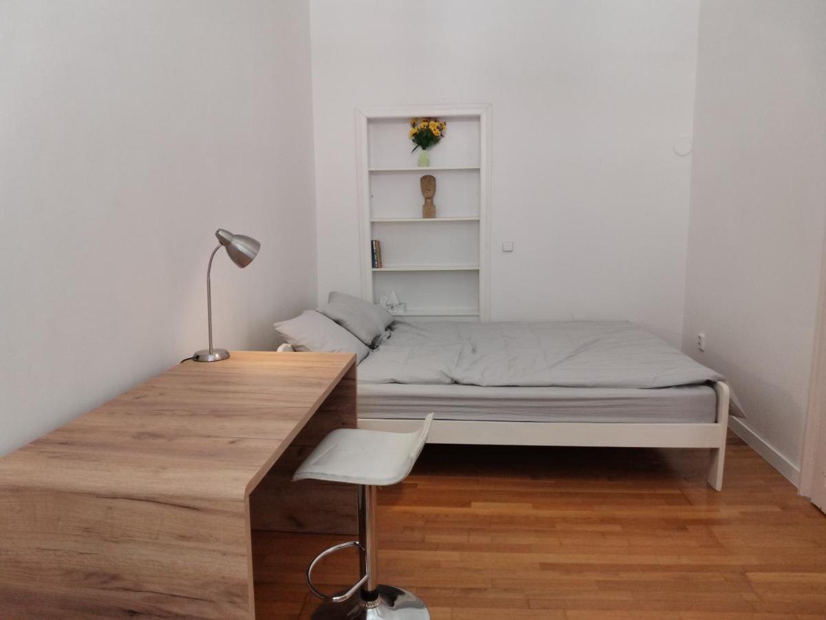 Downtown 3 Bdr Charm - Walk To All Attractions Братислава Екстериор снимка