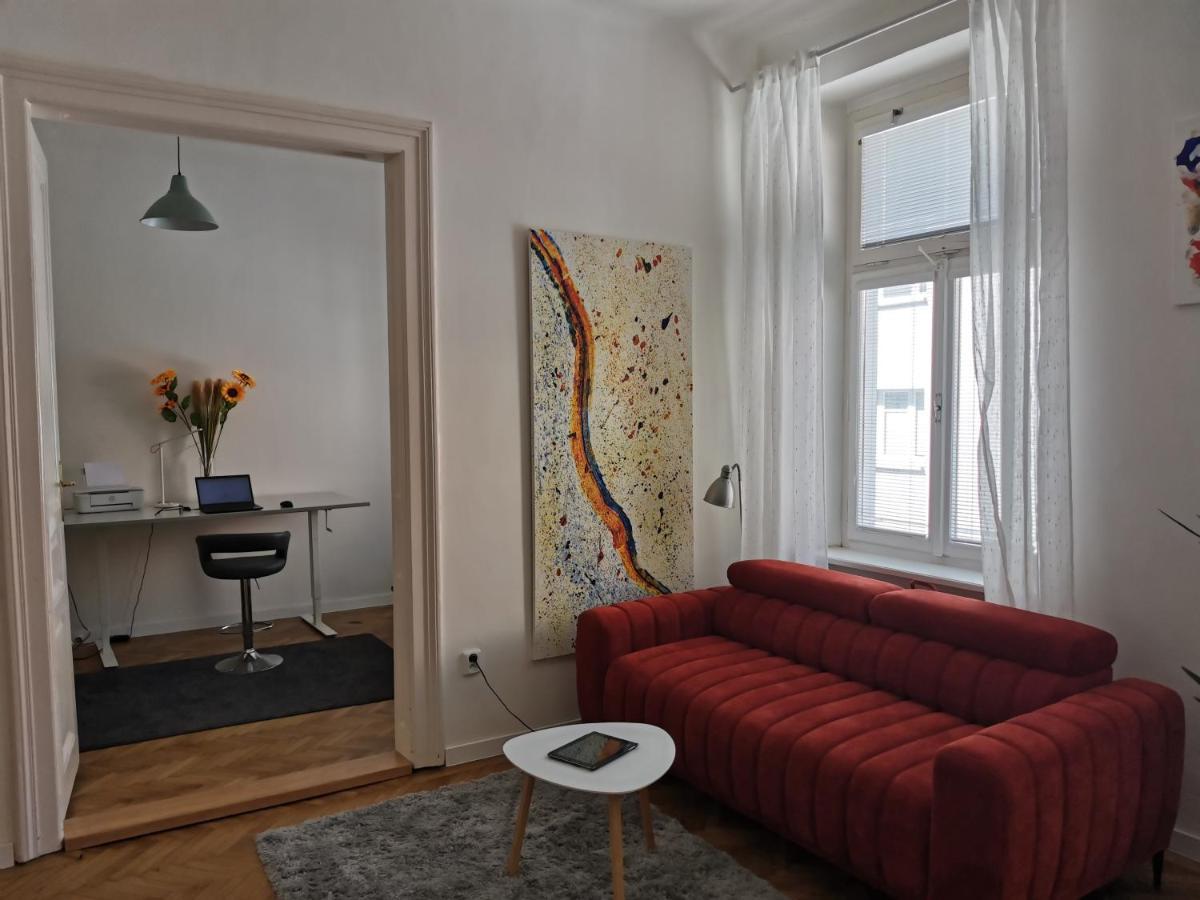 Downtown 3 Bdr Charm - Walk To All Attractions Братислава Екстериор снимка