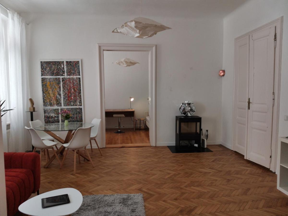Downtown 3 Bdr Charm - Walk To All Attractions Братислава Екстериор снимка