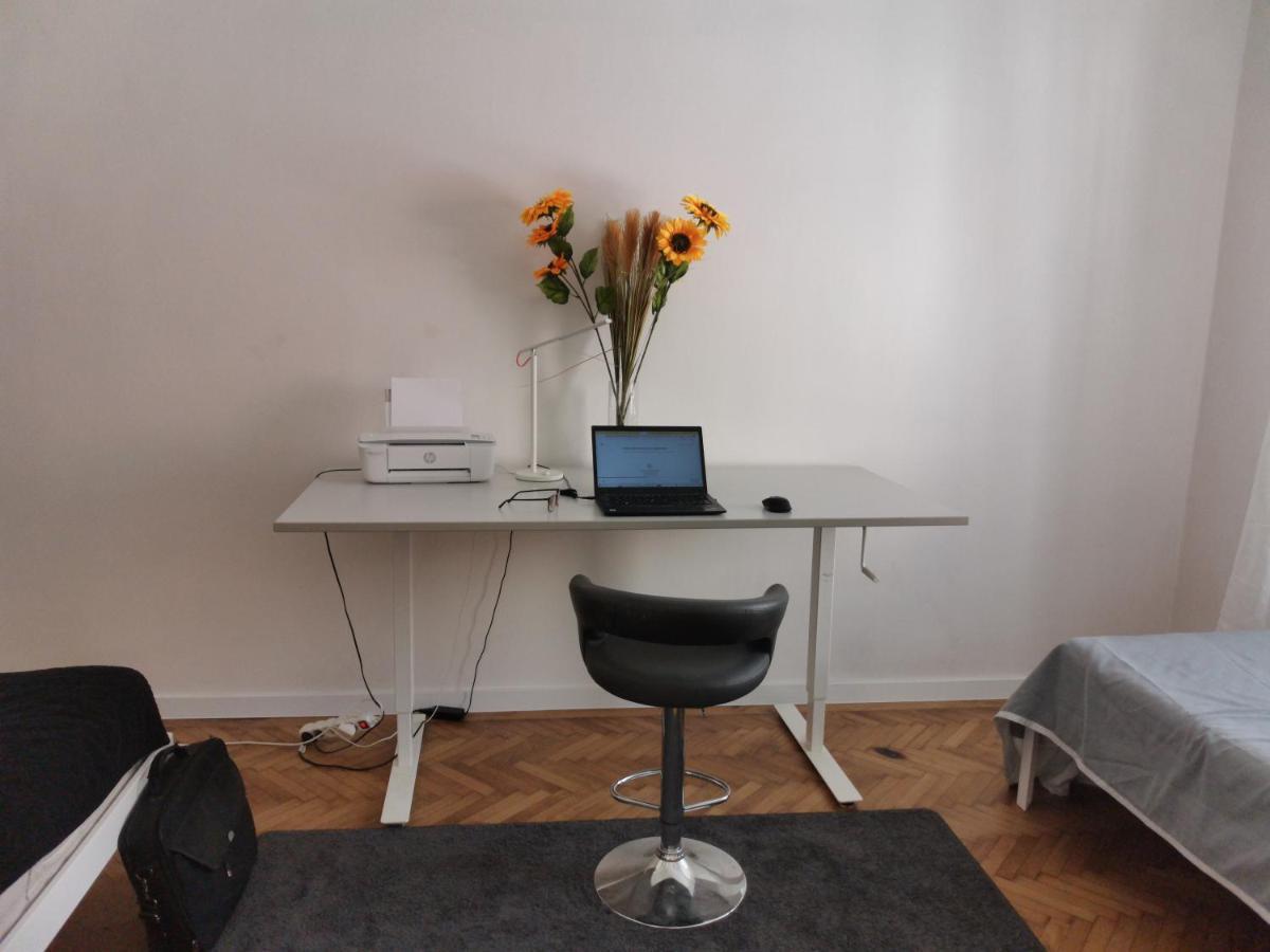 Downtown 3 Bdr Charm - Walk To All Attractions Братислава Екстериор снимка