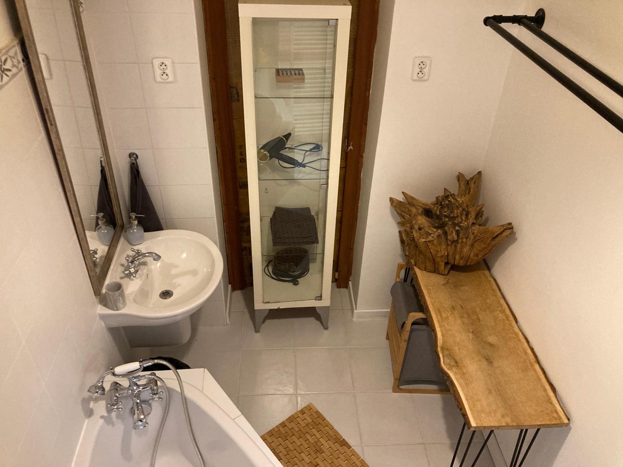Downtown 3 Bdr Charm - Walk To All Attractions Братислава Екстериор снимка